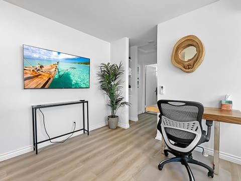 Discount For 30 Days Plus Stay In Culver City Apartment in Culver City