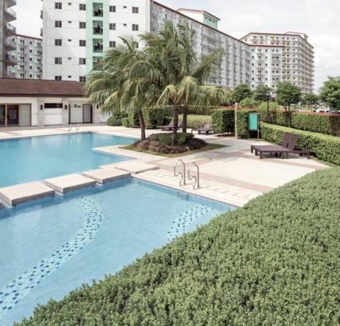Field Residences Condo Near Airport and SM Sucat Mall Eigentumswohnung in Las Pinas