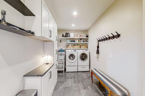 Jump Off Rock Retreat House in Laurel Park