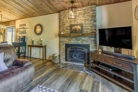 Cozy Bears Hideaway about 3 Mi From Shaver Lake! Casa in Shaver Lake