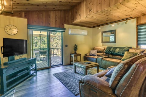 Cozy Bears Hideaway about 3 Mi From Shaver Lake! Casa in Shaver Lake