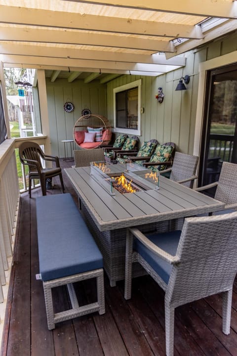 Swing into Summer at our Mountain Home with a River View Casa in Plumas Eureka