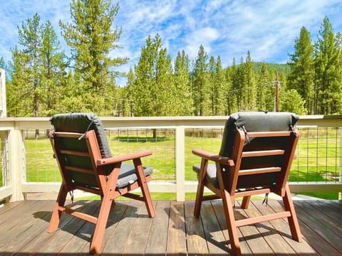 Swing into Summer at our Mountain Home with a River View Casa in Plumas Eureka