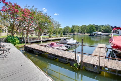 Hot Springs Duplex on Lake Hamilton with Shared Dock Condo in Hot Springs