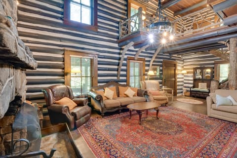Log Cabin Rental Near Table Rock State Park! Maison in Pickens County