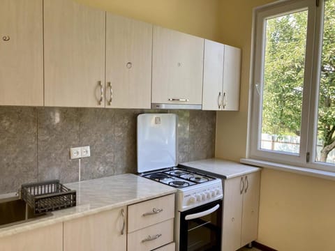 Kitchen or kitchenette, pet friendly, stove