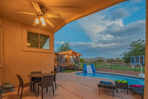 Tranquil Oasis: Experience Luxury Living! Casa in Laveen Village