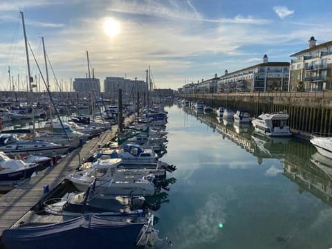 Sea Breeze in Brighton Marina with Free Parking House in Brighton