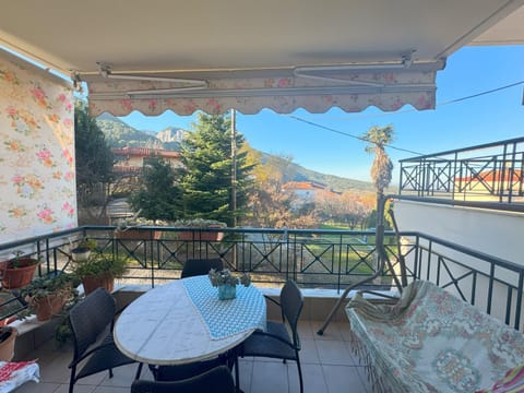 Natural landscape, Balcony/Terrace, Dining area, Mountain view