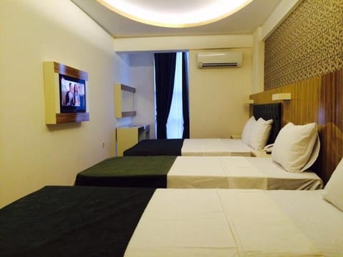 Bed, TV and multimedia, Photo of the whole room, air conditioner