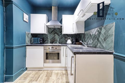 Urban Lux - Modern One-Bedroom Flat in Southend-On-Sea - Southend Stays Apartment in Southend-on-Sea