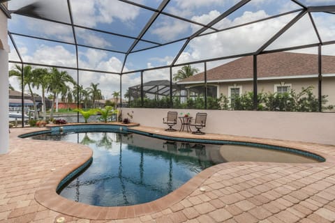 Game Room with Pool Table, Heated Pool, Gorgeous view & Gulf Access - Cape Coral Memories - Roelens Maison in Cape Coral