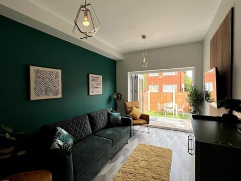 Modern 2 Bed House With EV Parking Casa in Worcester