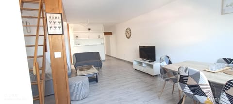 Grand appartement lumineux. Apartment in Hauts-de-France