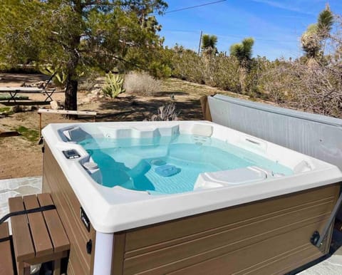 Starbath cabin great for families New HotSpring Salt Spa Casa in Yucca Valley