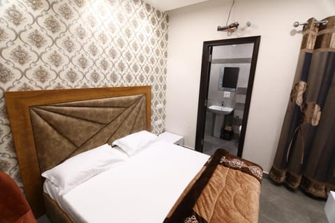 OVEL HOTEL (24 × 7) Hotel in Ludhiana