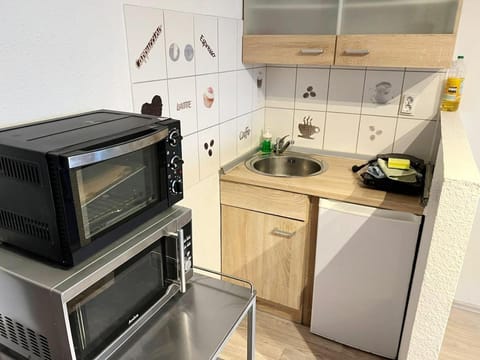 Kitchen or kitchenette, oven, stove