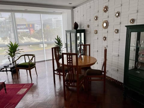Vintage Apt in the Heart of Ovalo Gutierrez Apartment in San Isidro