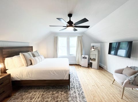 Hamptons Getaway Home, Sleeps 7 Villa in East Quogue