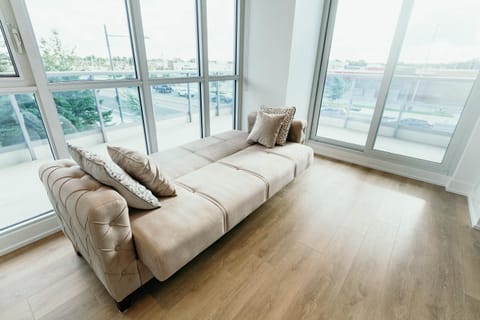 Cozy & Contemporary Suite - Easy Access to Everything Condo in Richmond Hill