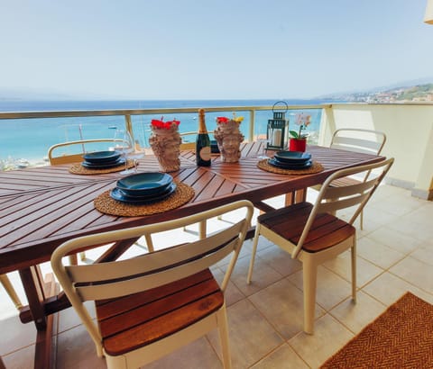 Day, Natural landscape, Coffee/tea facilities, Balcony/Terrace, Dining area, Sea view