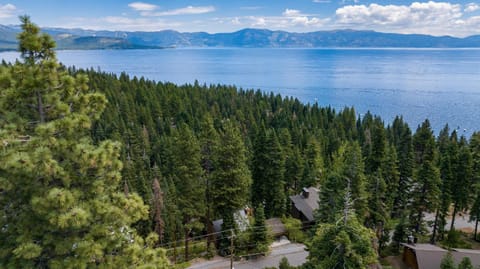 Lake Tahoe Luxury Cabin by AvantStay Lake View Maison in Lake Tahoe