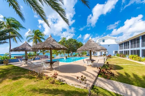 Beach Living at Moon Bay with SeaView Apartamento in Bodden Town