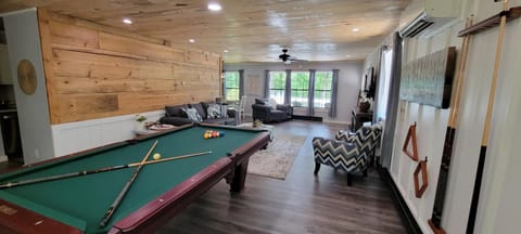 Billiard, Living room