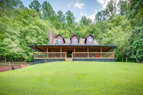 Hidden Hollow Lodge - Secluded Theater Room Game Room Pool Table Hot Tub Fire Pit More House in Sevierville