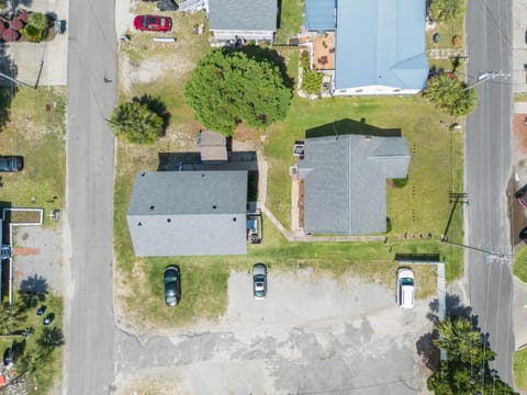 Property building, Natural landscape, Bird's eye view, Street view, Parking