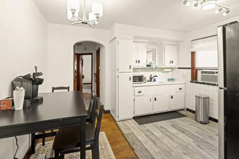 Cozy 1-bedroom apartment with free parking Eigentumswohnung in Saint Louis