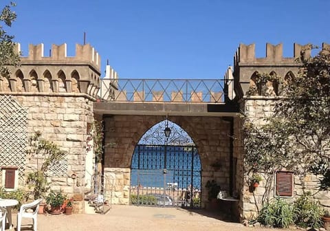 Stupendo appartamento in un castello riva al mare Apartamento in Cavo