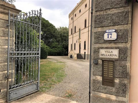 Stupendo appartamento in un castello riva al mare Apartamento in Cavo