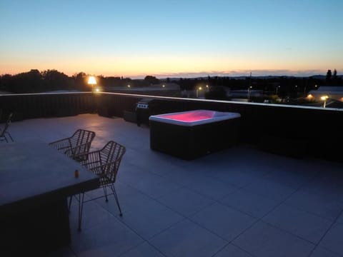 Saint Remy de Provence Roof top avec jacuzzi Apartment in Saint-Remy-de-Provence