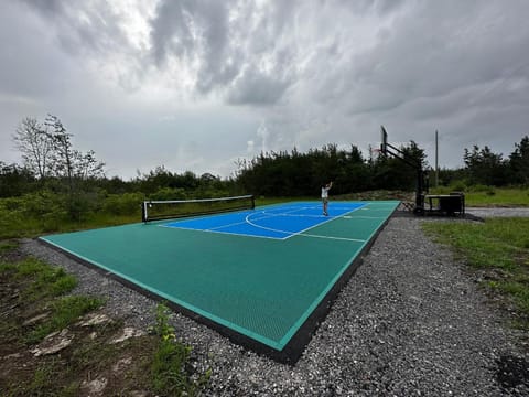 Starbase PEC - Bespoke Waterfront Home w Pickleball Court Maison in Greater Napanee
