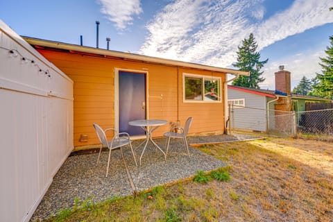 Washington Vacation Rental Near Seattle and Tacoma Condo in Des Moines