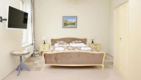 Apartments & Rooms Flowers Bed and Breakfast in City of Zagreb