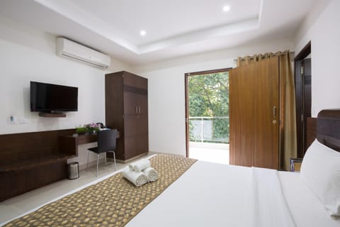 Bed, TV and multimedia, Balcony/Terrace, Photo of the whole room, Bedroom