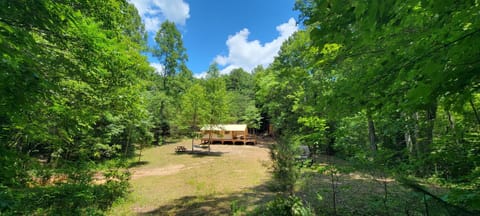 Charming enclave Luxury tent in the woods Tent 3 Bambi's playground Tenda di lusso in Caldwell