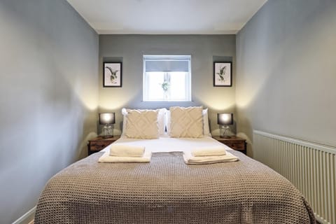 Plush Nest - Charming One-Bedroom Flat - Southend Stays Apartamento in Southend-on-Sea