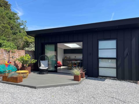 New, unique central Christchurch location with parking Casa in Christchurch