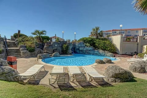 Oceanview Resort*Hot tub*North Topsail Beach Condo in North Topsail Beach