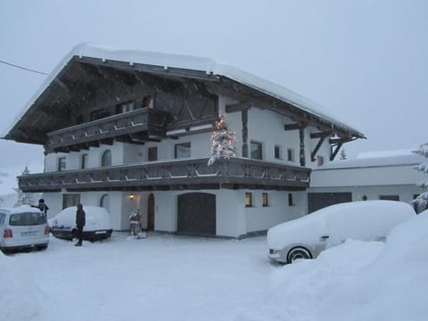 Facade/entrance, Winter