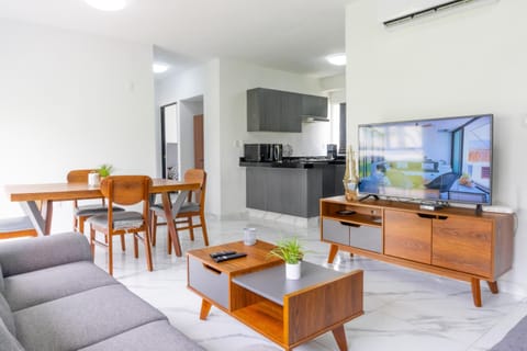 Communal lounge/ TV room, TV and multimedia, Kitchen or kitchenette, Living room, Photo of the whole room, Seating area, Dining area, Garden view, Garden view, Pool view, Pool view, locker, locker, minibar, kitchen, kitchen, air conditioner, air conditioner