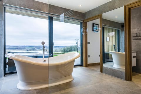 Bathroom, Spa and wellness centre/facilities