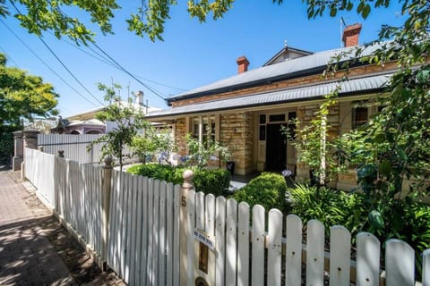 The Oxford Hyde Park 4BR Cottage House in Adelaide