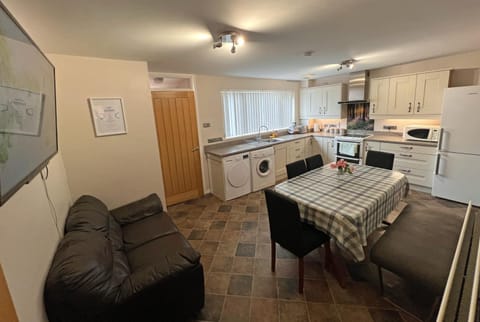 Dining area, kitchen