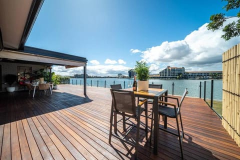 Patio, Balcony/Terrace, Dining area, Lake view, River view