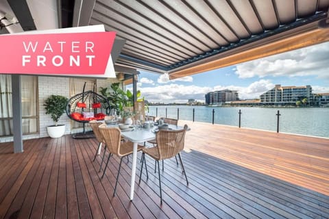 Patio, Balcony/Terrace, Dining area, River view