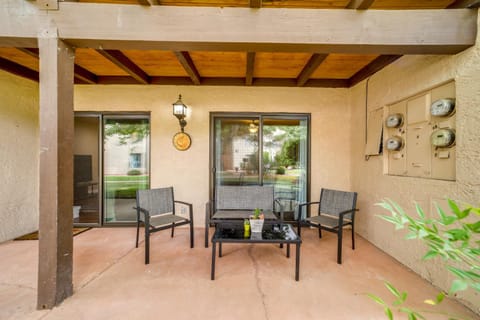 Cozy Sedona Oasis with Pool and Hot Tub Access! Apartment in Village of Oak Creek